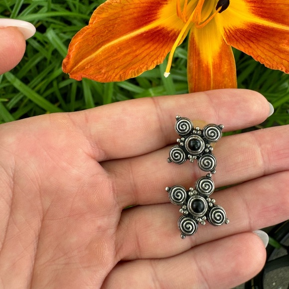 Caroline Ballou 925 Sterling silver and 18K yellow gold posts with onyx earrings - Picture 12 of 14